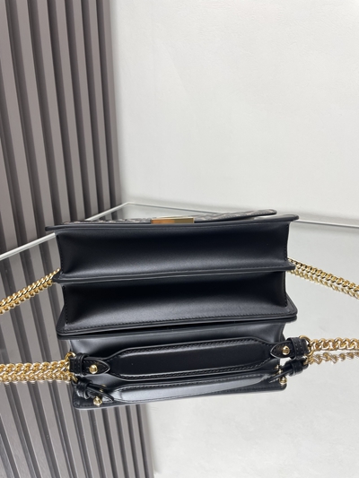 フェンディバッグ全体デザイン